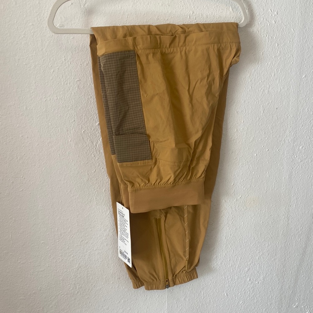 LULULEMON CONVERTIBLE HIKING PANTS NEVER WORN